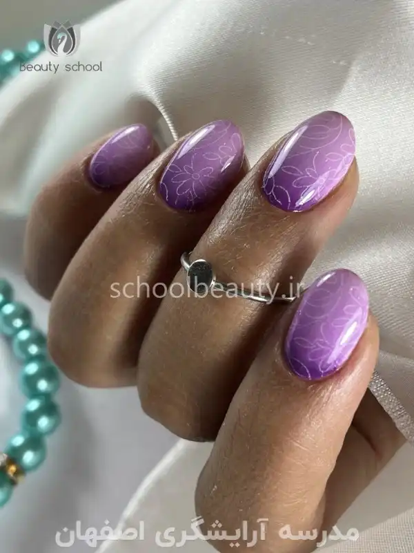 آموزش کاشت ناخن در اصفهان