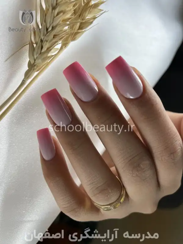 آموزش کاشت ناخن در اصفهان